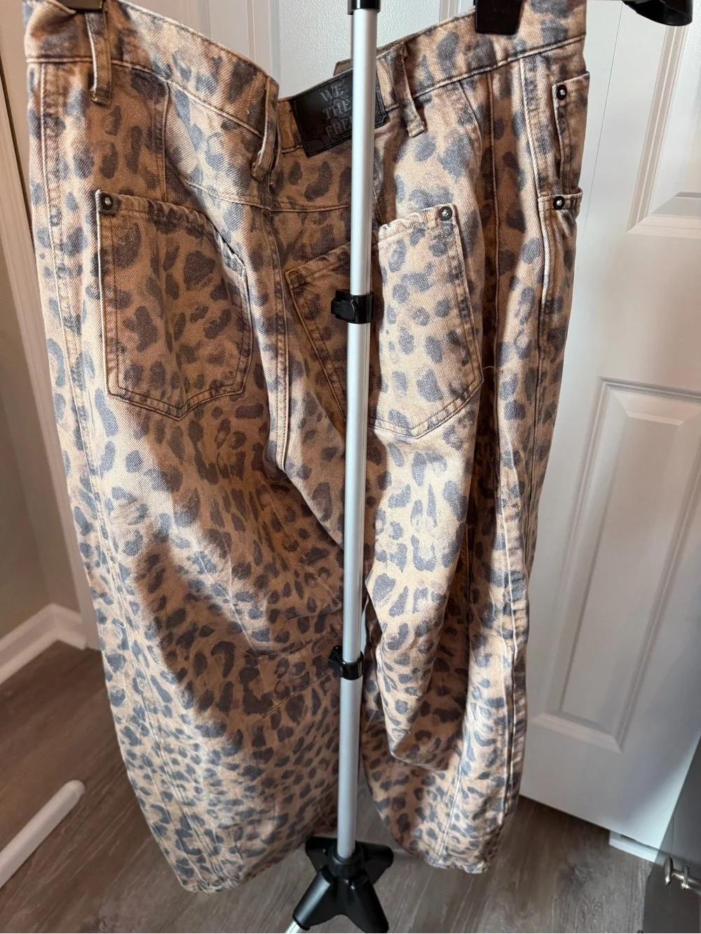 Leopard Print barrel Leg Jeans size 29 - Picture 6 of 6